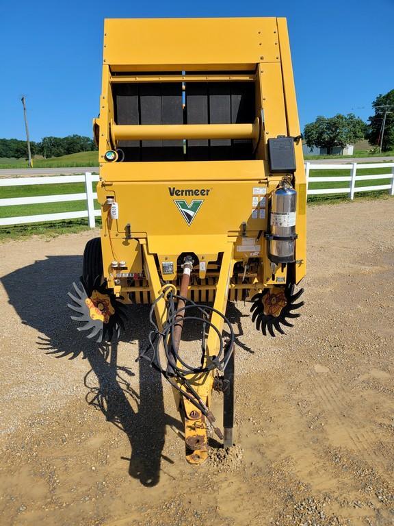 Vermeer 664 Rancher Round Baler