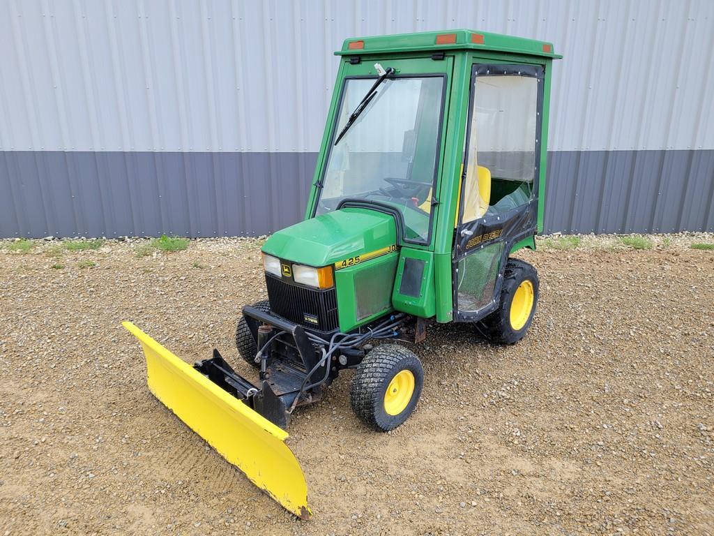 John Deere 425 Lawn Mower