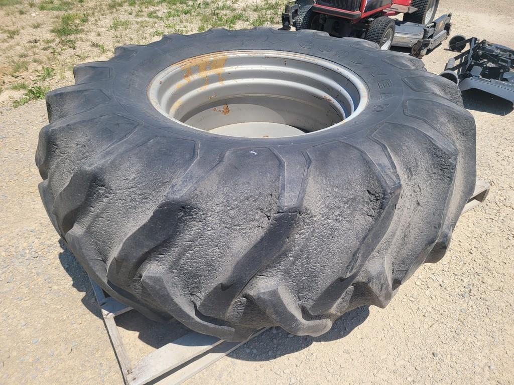 Good Year 24.5x32 Tire & Rim