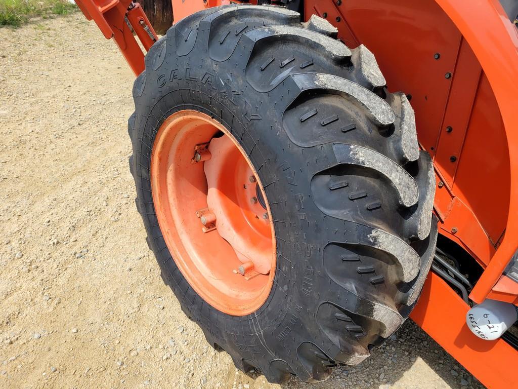 Kubota L4740 Tractor Loader Backhoe