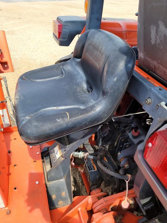 Kubota L4740 Tractor Loader Backhoe