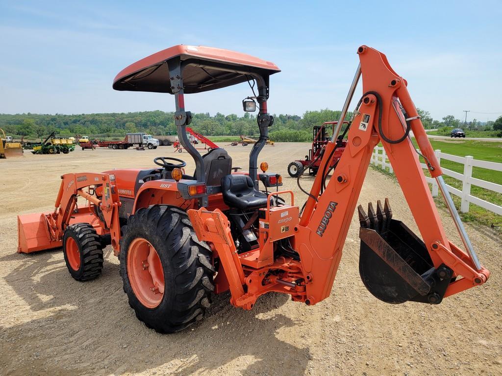 Kubota L4740 Tractor Loader Backhoe