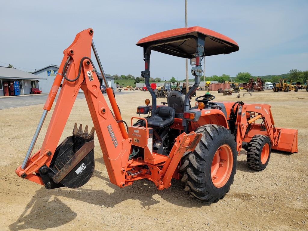 Kubota L4740 Tractor Loader Backhoe