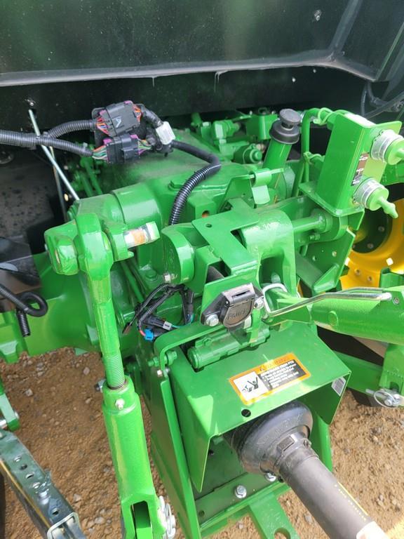 2021 John Deere 5075E Tractor