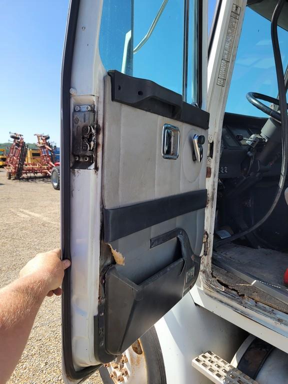 Volvo White GMC Semi Tractor