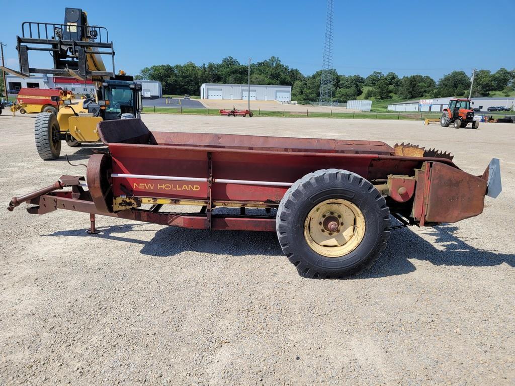 New Holland 610 Manure Spreader