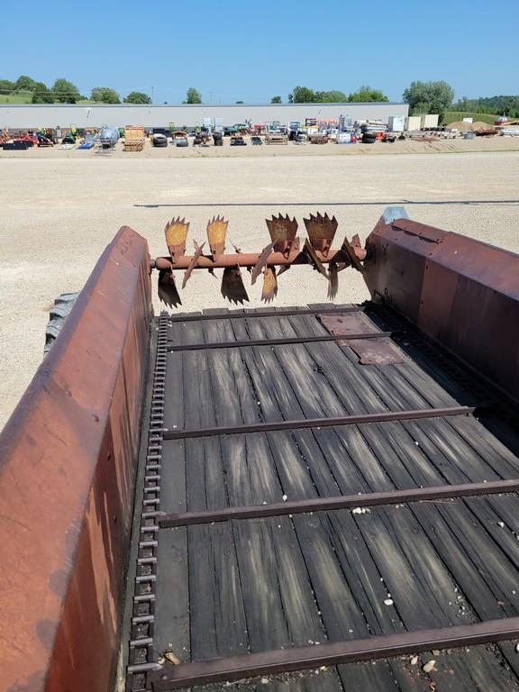 New Holland 610 Manure Spreader