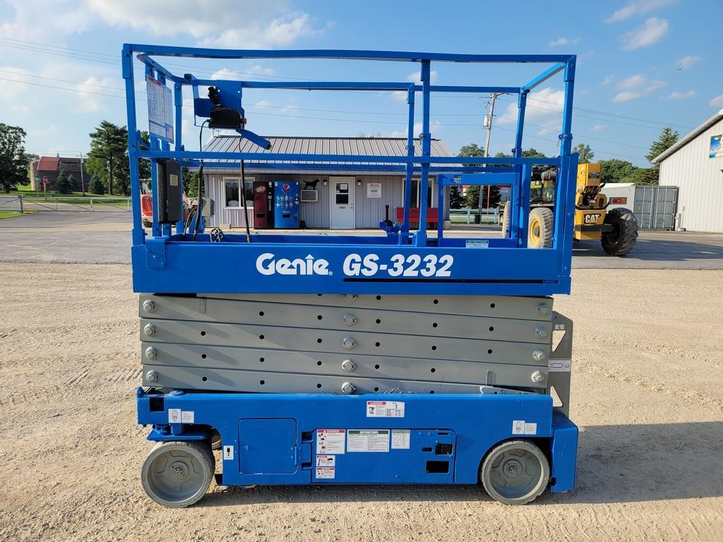 2010 Genie GS-3232 Electric Scissor Lift