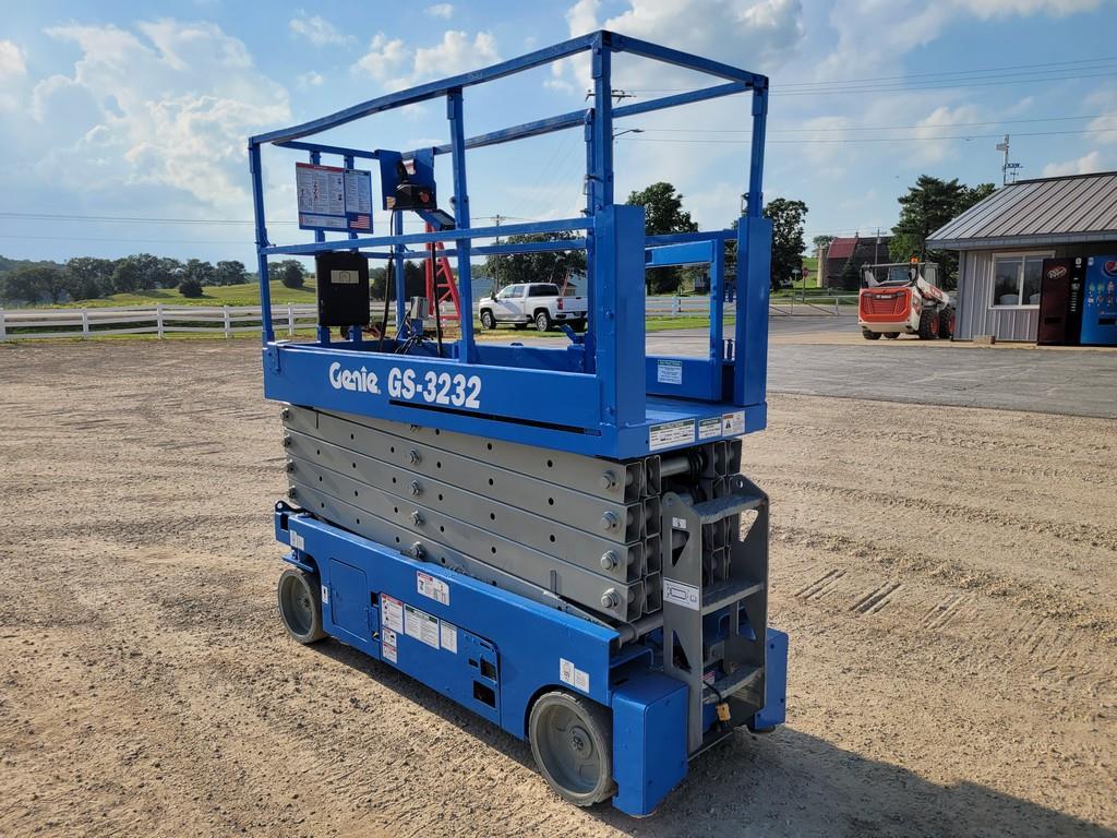 2010 Genie GS-3232 Electric Scissor Lift