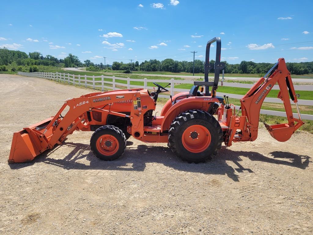 Kubota L3200 Tractor Loader Backhoe