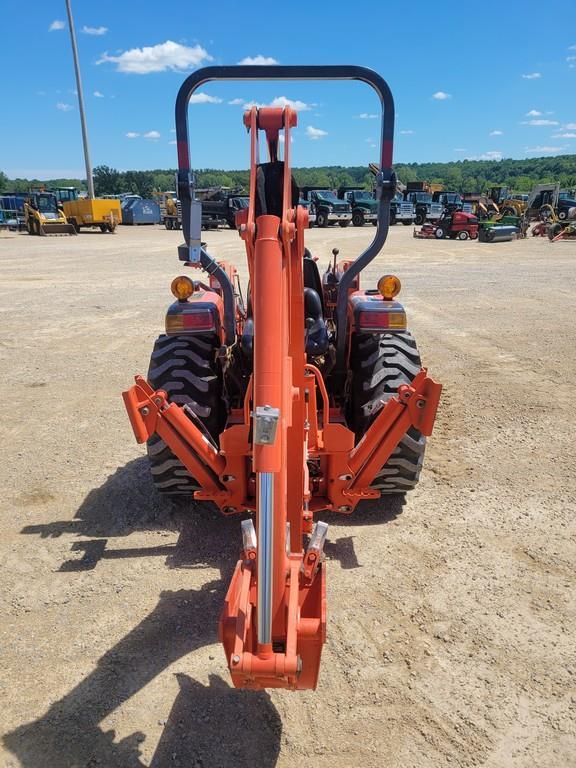 Kubota L3200 Tractor Loader Backhoe