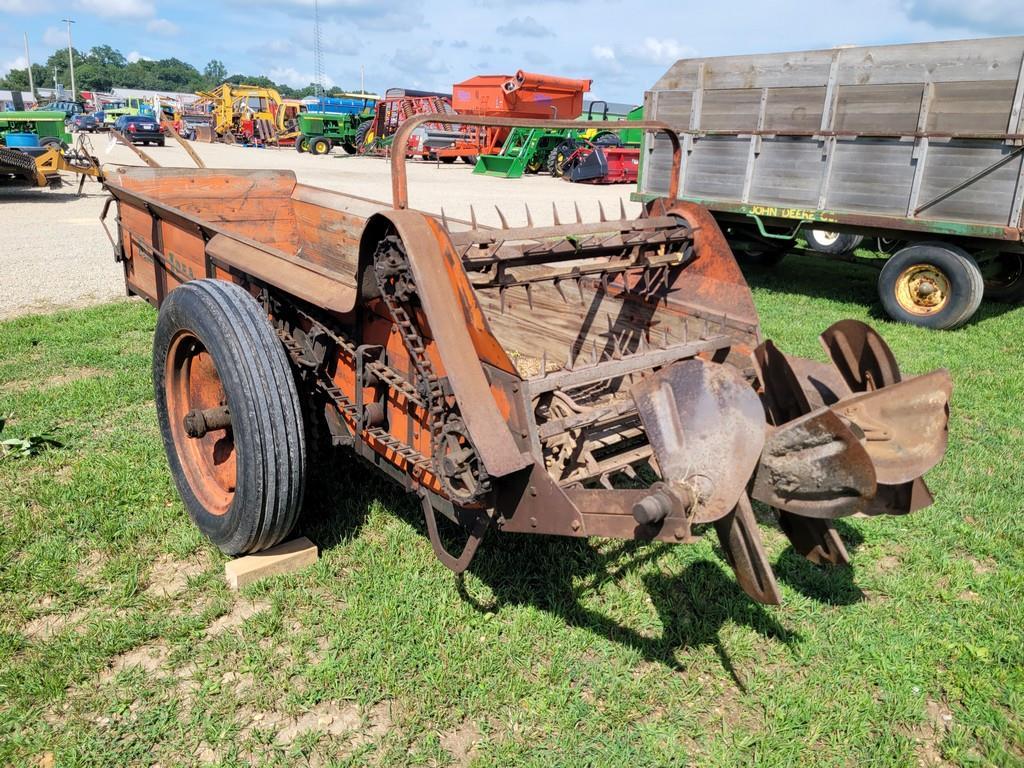 New Idea Ground Drive Spreader