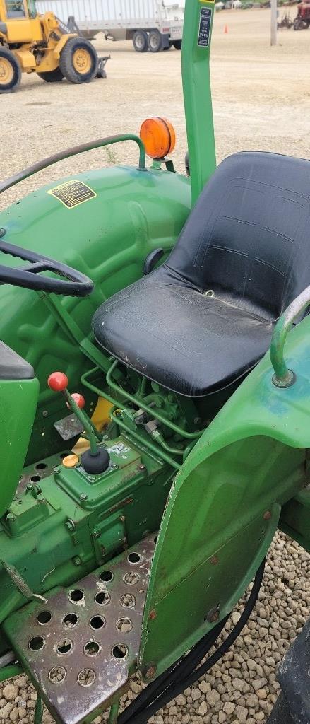 JOHN DEERE 950 TRACTOR WITH JD 75 LOADER