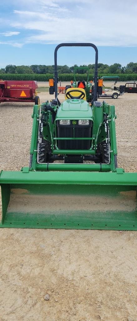 JOHN DEERE 3038E COMPACT TRACTOR WITH LOADER