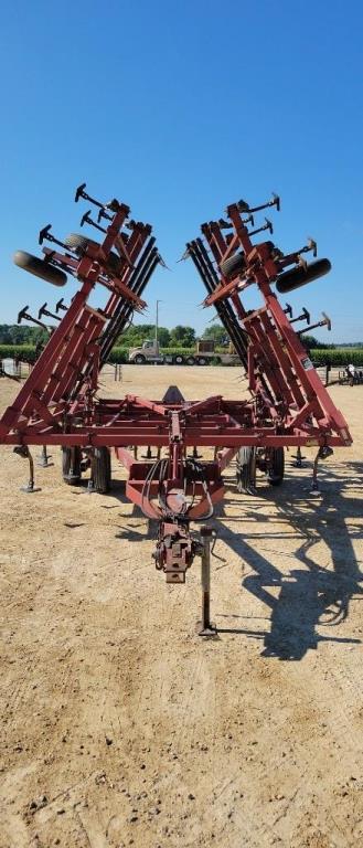 CASE IH 4800 FIELD CULTIVATOR 32'