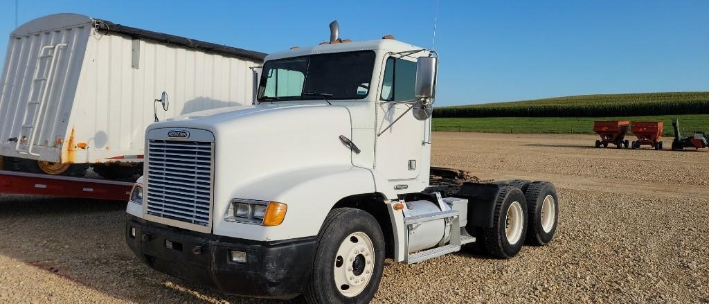 FREIGHTLINER SEMI TRACTOR