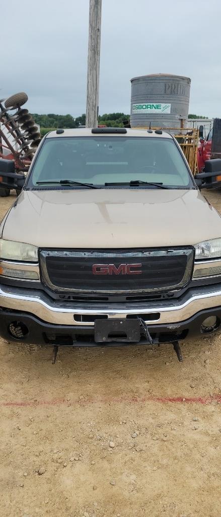 2004 GMC 2500 HD DIESEL TRUCK WITH SNOW PLOW