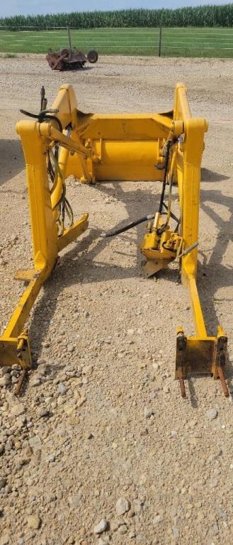 JOHN DEERE LOADER W/ 65" BUCKET