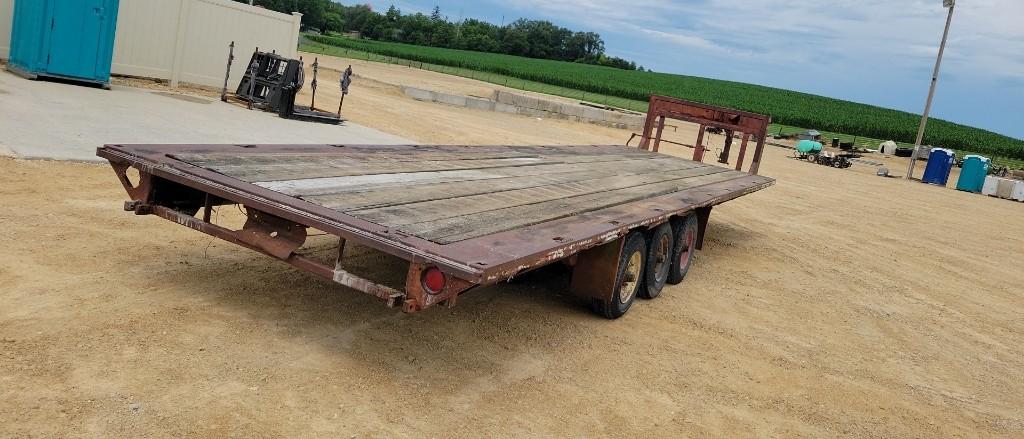 1976 UNIQUE GOOSENECK TRAILER 94" X 29'