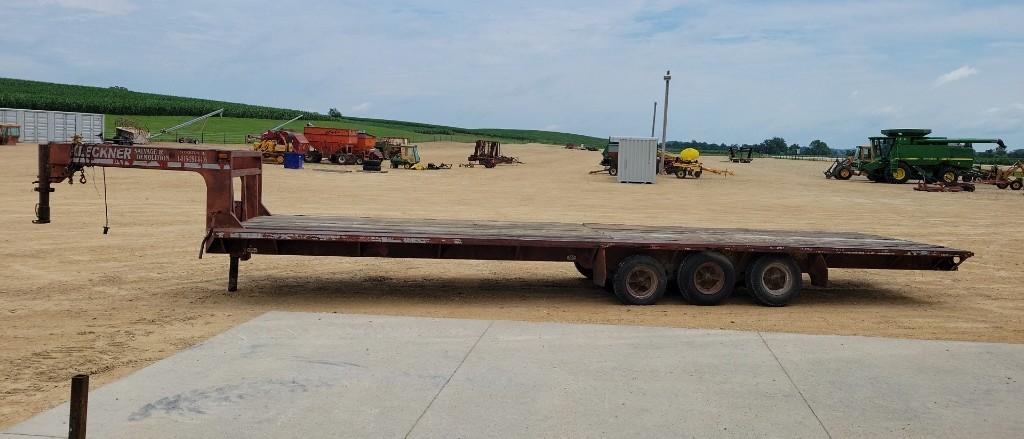 1976 UNIQUE GOOSENECK TRAILER 94" X 29'