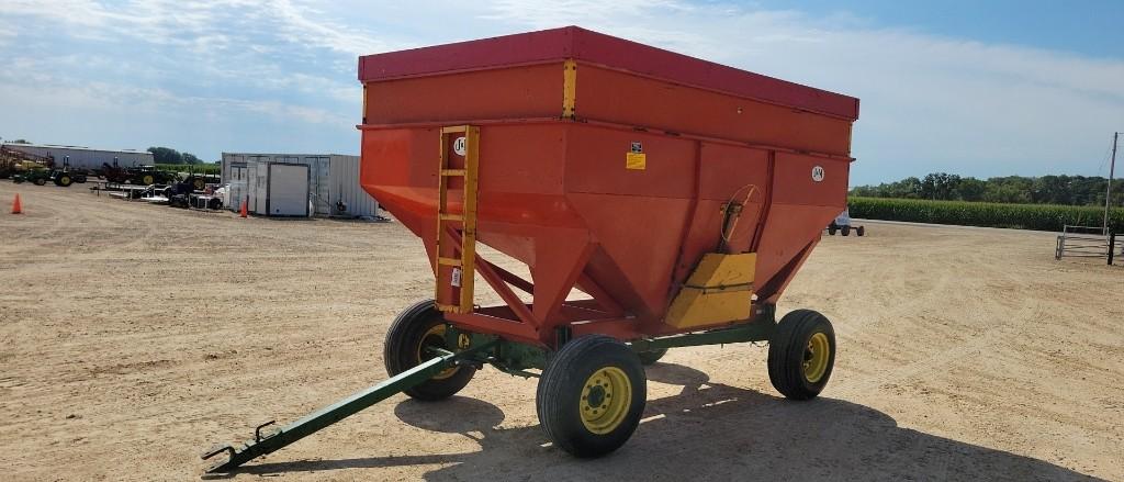 J & M 350 BUSHEL WAGON ON JOHN DEERE 1075 GEAR