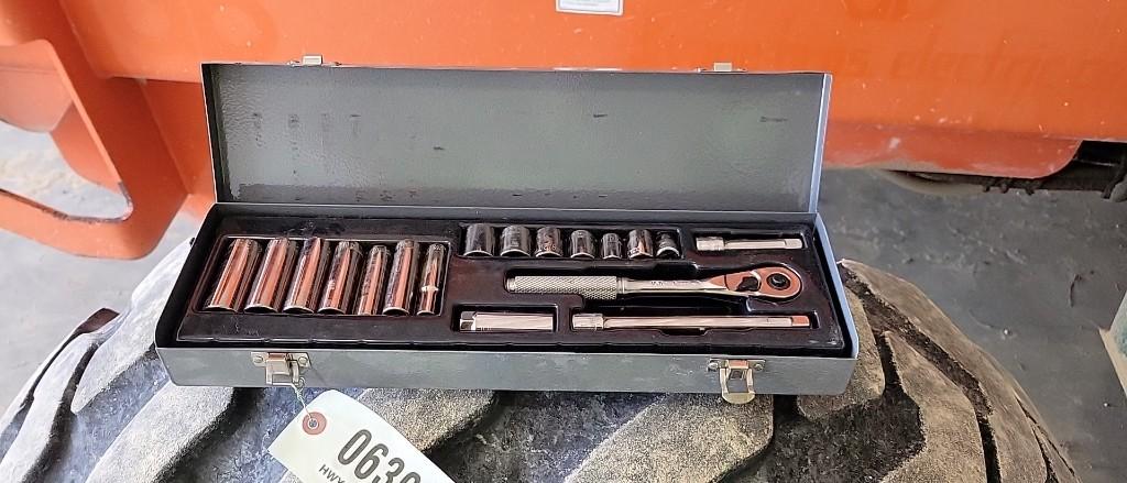 LIKE NEW 1/2" SOCKET SET