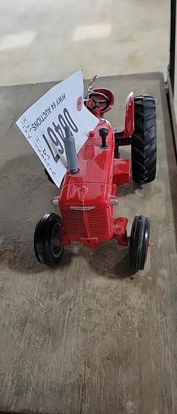 INTERNATIONAL I-D9 TOY TRACTOR