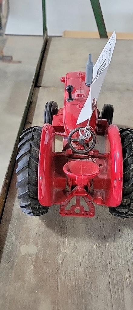 INTERNATIONAL I-D9 TOY TRACTOR