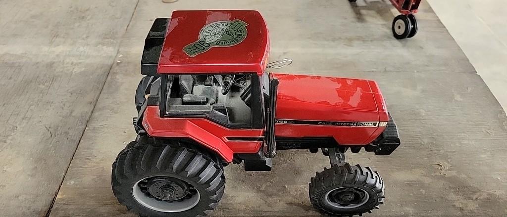 CASE IH 7130 MAGNUM TOY TRACTOR