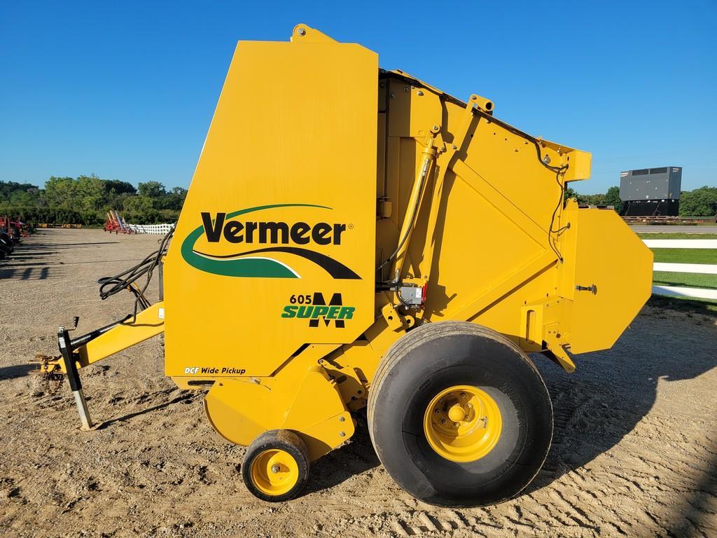 Vermeer 605M Super Round Baler