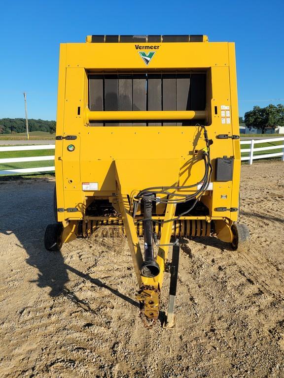 Vermeer 605M Super Round Baler