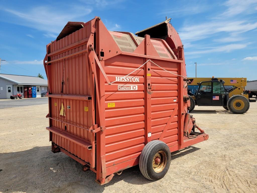 Hesston Stackhand10 Stacker