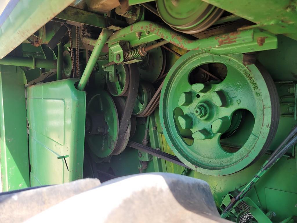 John Deere 4400 Combine