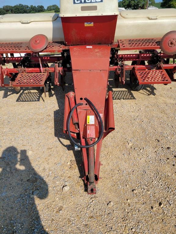 International 400 Cyclo 4R Planter