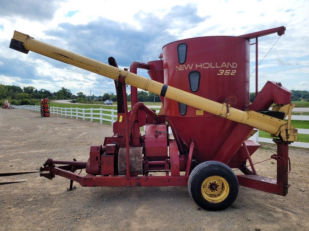 New Holland 352 Mixer Mill w/ Sheller