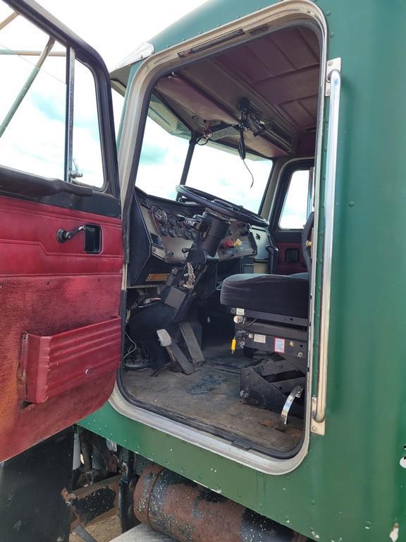 1992 Peterbilt 375 Day Cab Semi Tractor