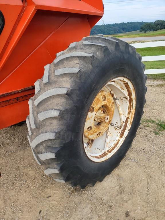 Allis Chalmers 200 Tractor