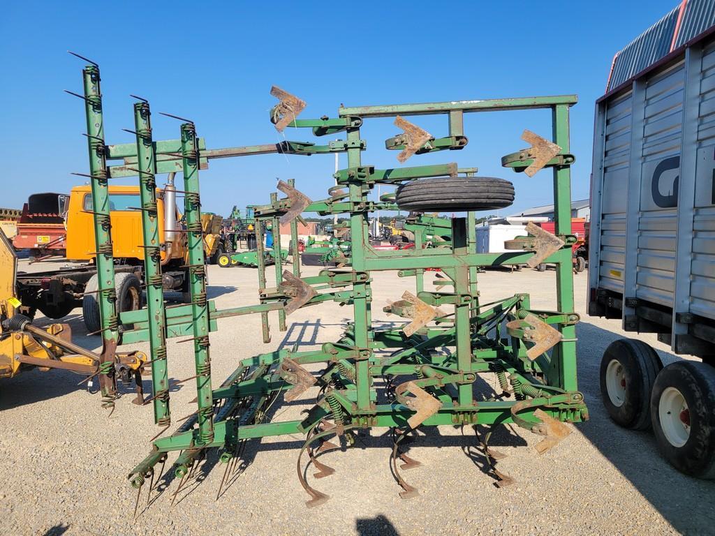 John Deere 22' 3pt Cultivator