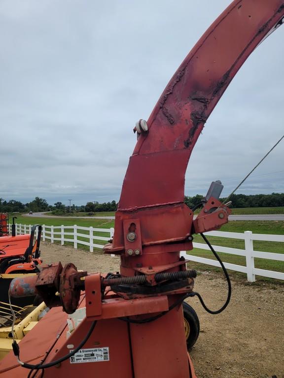 New Holland 900 Pull Type Chopper