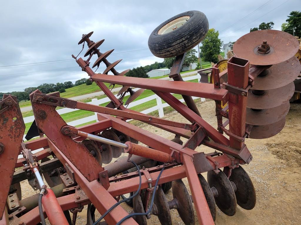 International 490 20' Disk