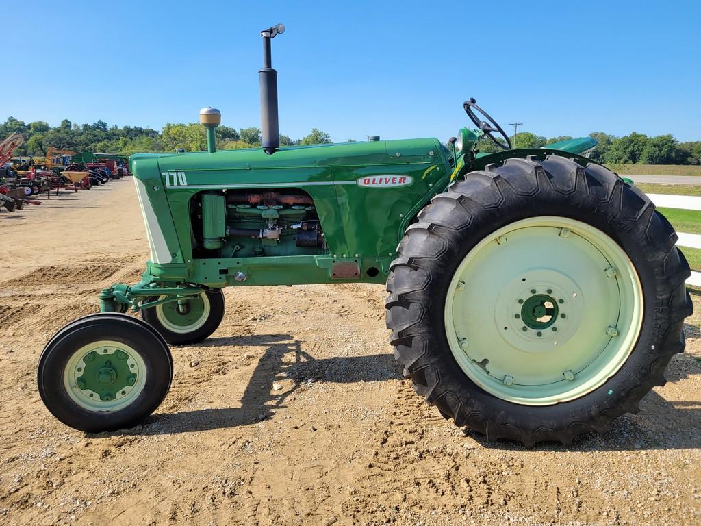 1960 Oliver 770 Tractor