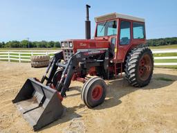 International 1066 Loader Tractor