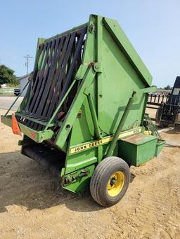 John Deere 500 Round Baler