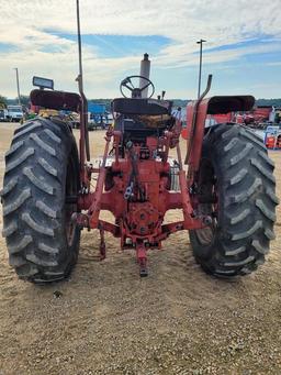 International 856 Tractor