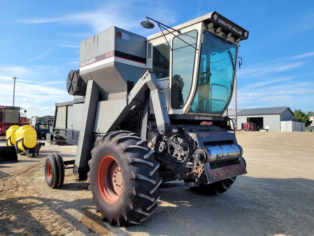 Gleaner M3 Combine