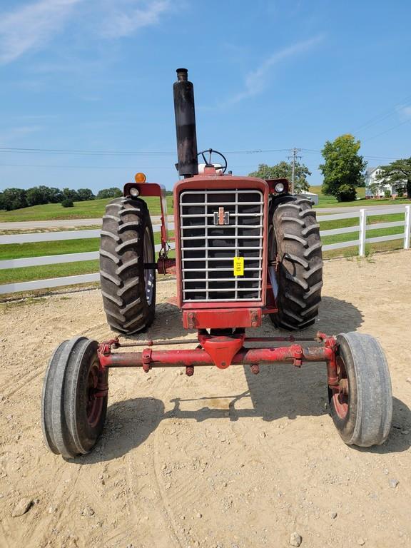 International 826 Tractor