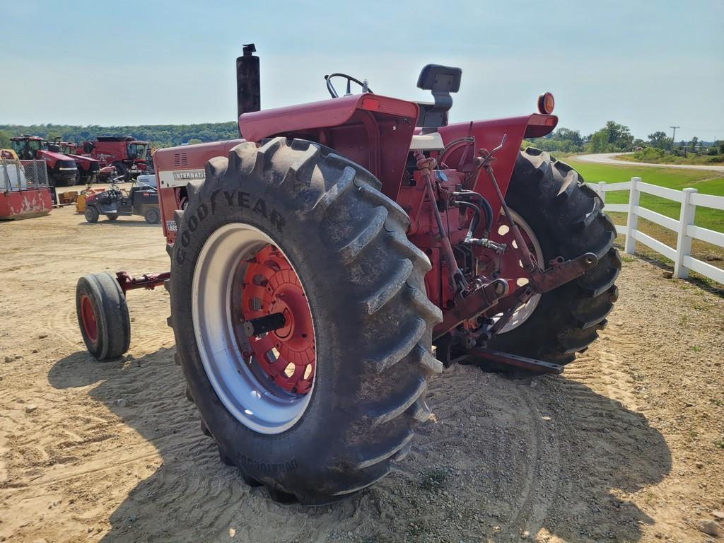 International 826 Tractor