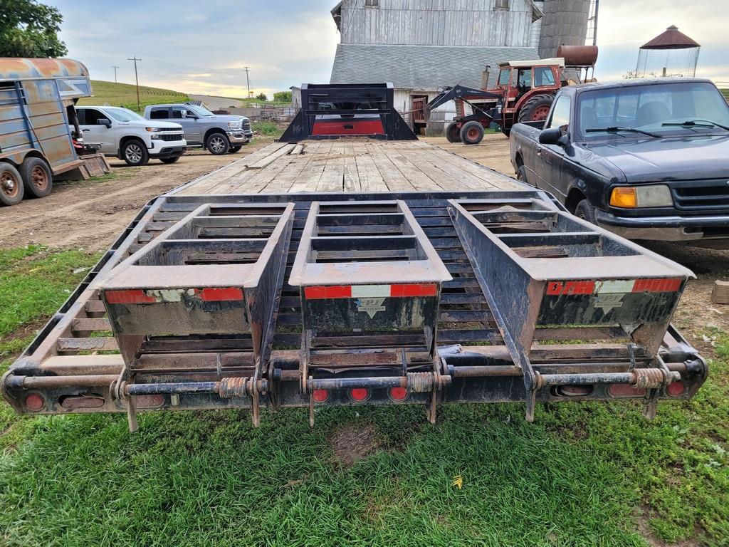 28' Gooseneck Trailer