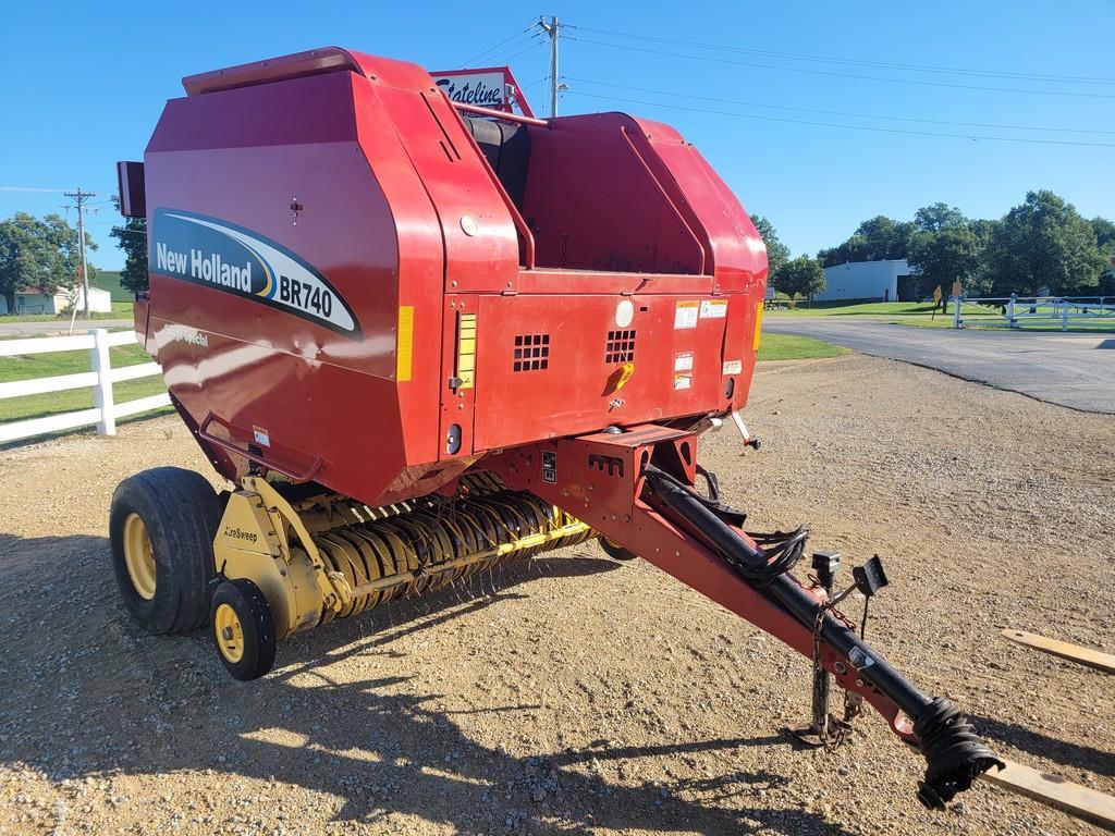 New Holland BR740 Round Baler