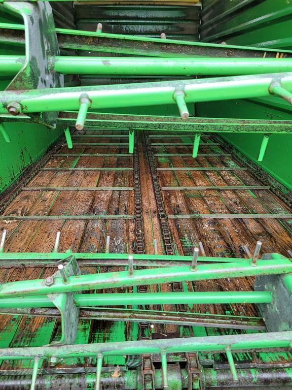 John Deere 716A 16' Chopper Box